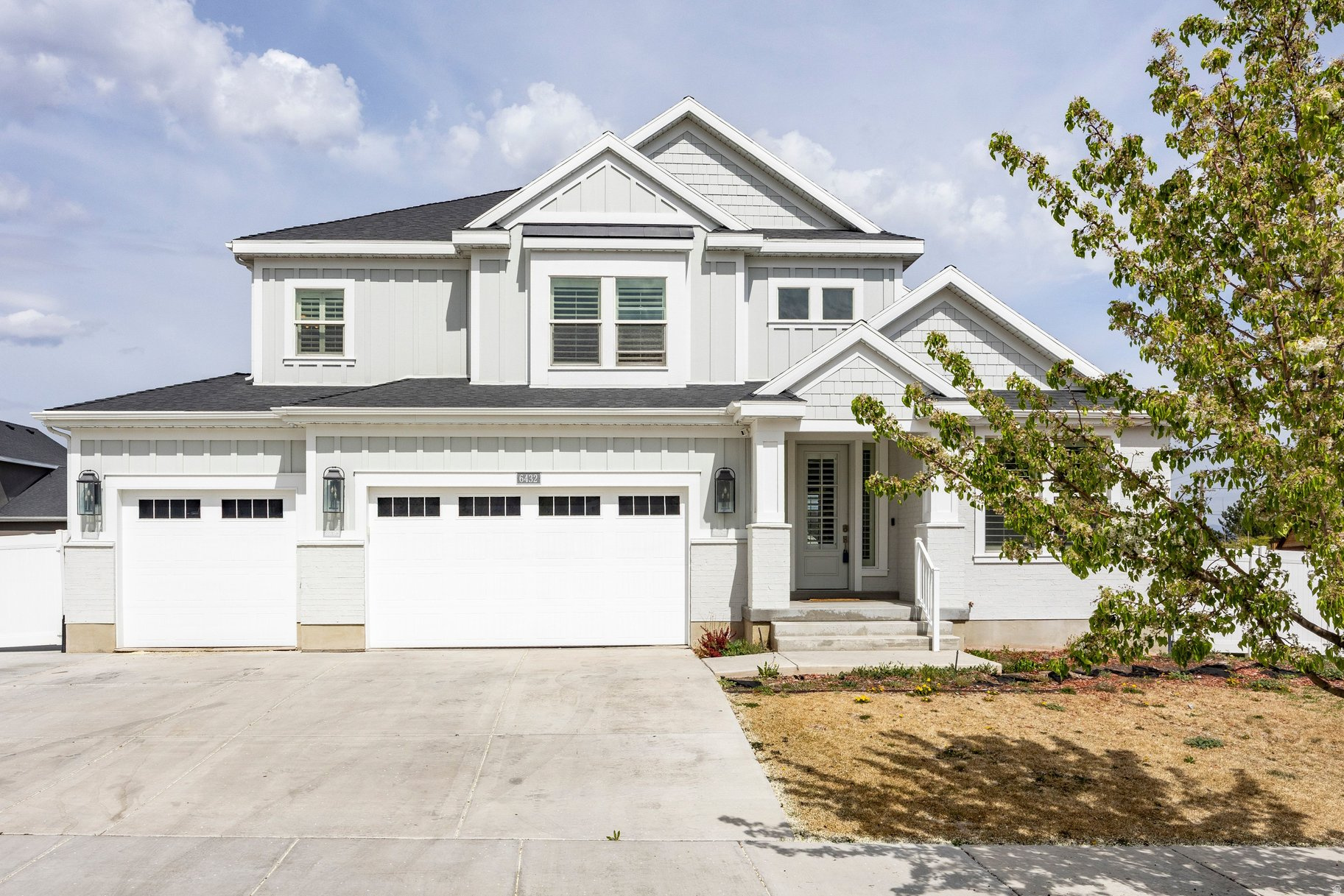 6432 W HOLLISTER WAY