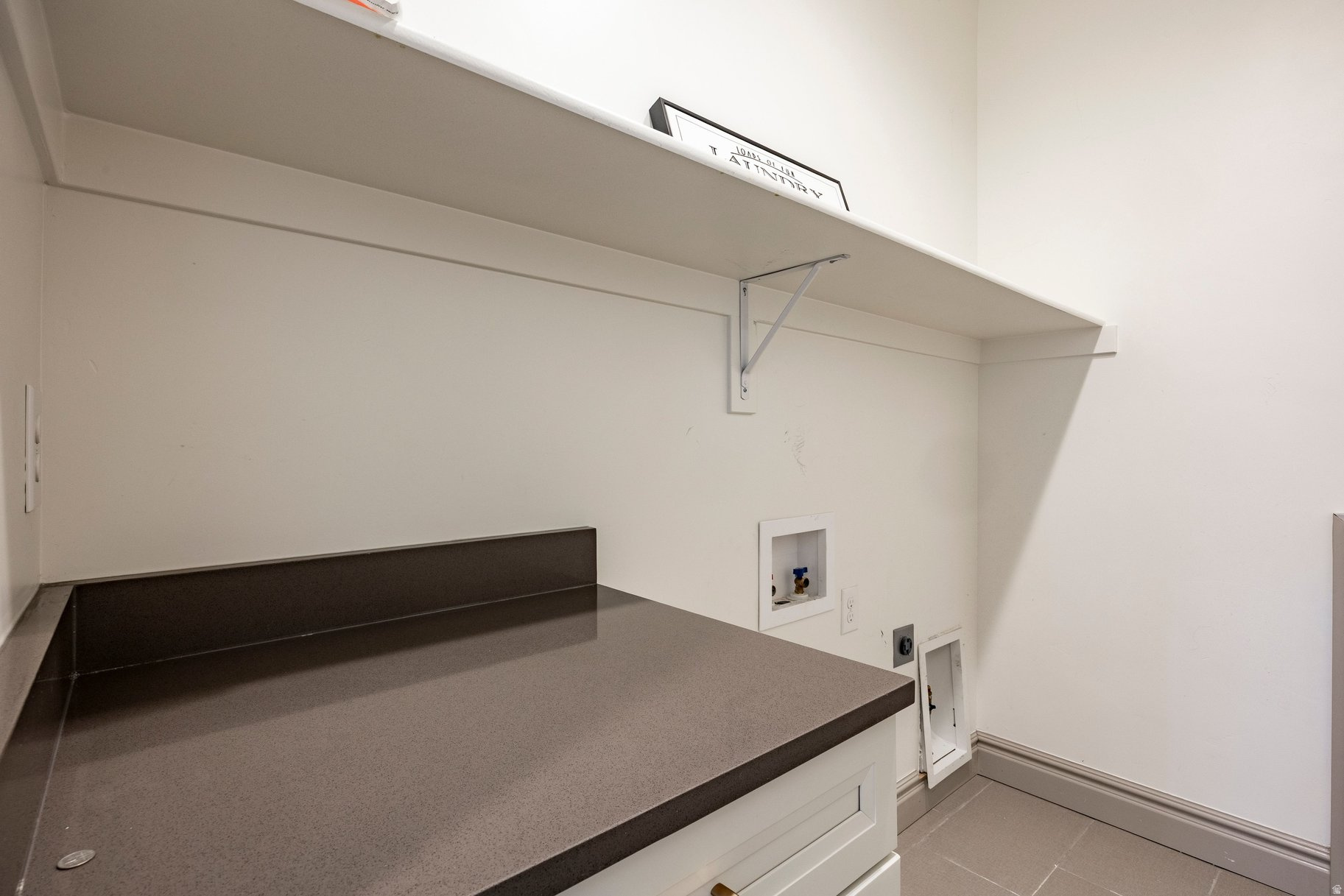 6432 W HOLLISTER WAY