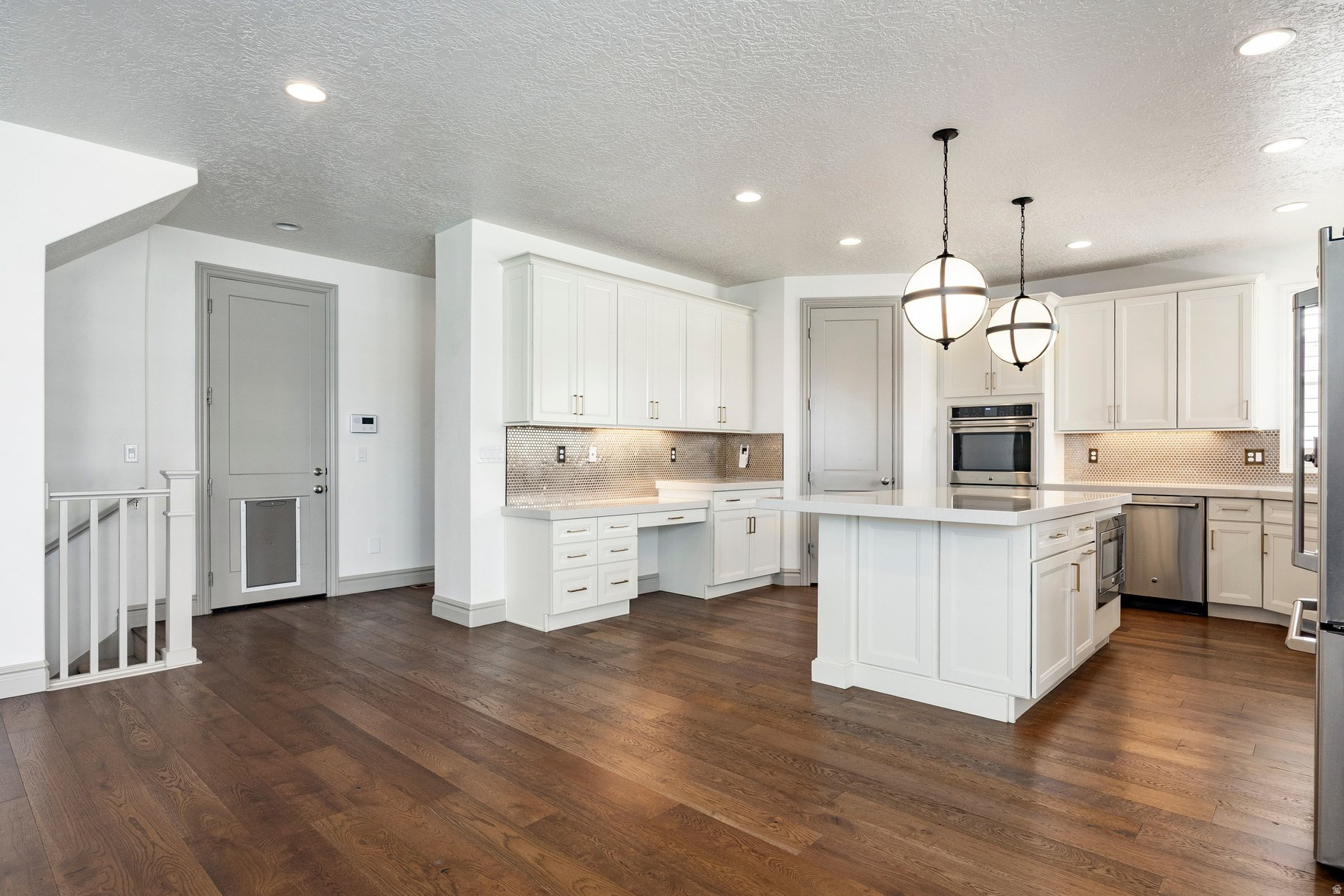 6432 W HOLLISTER WAY