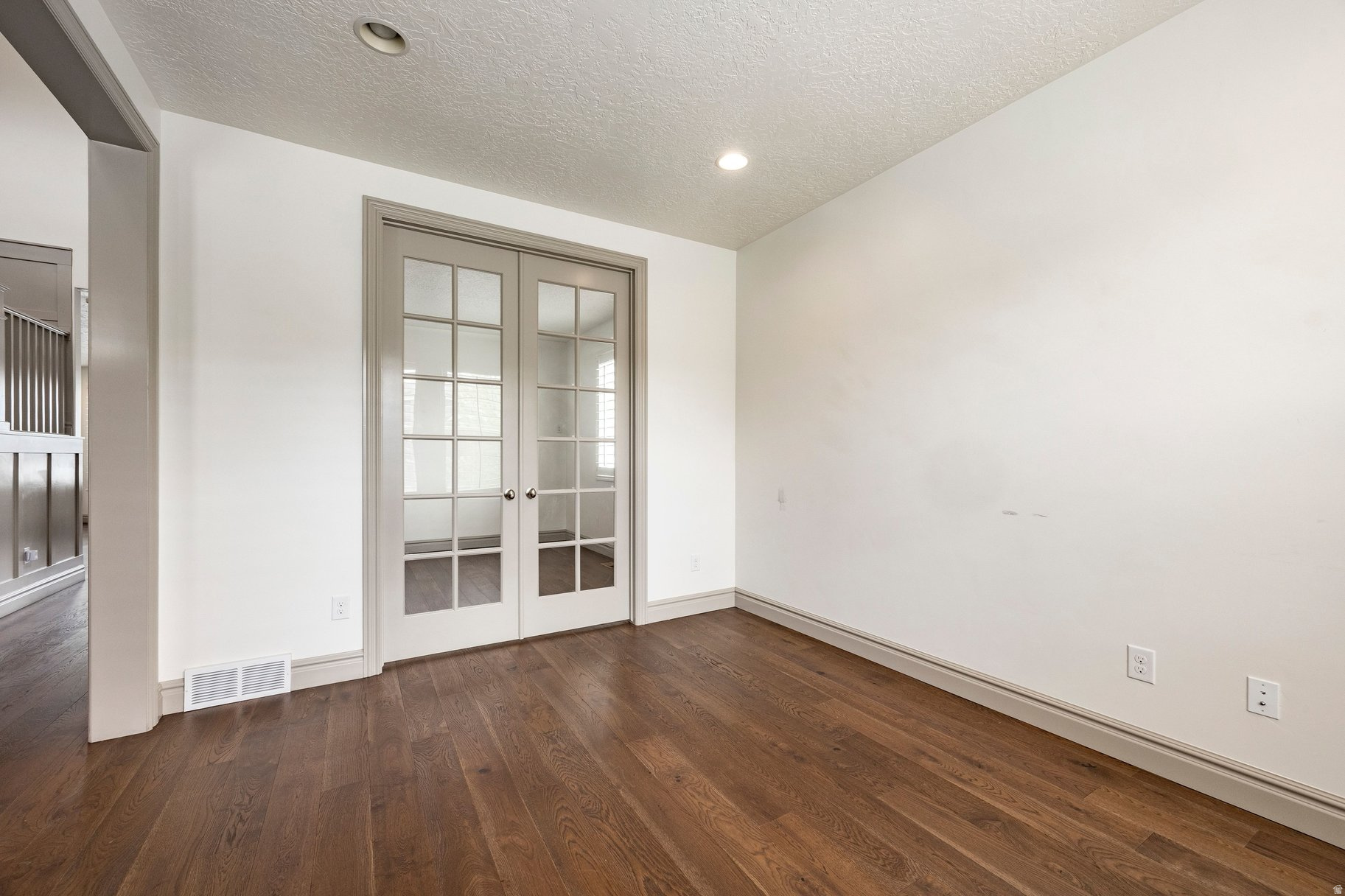 6432 W HOLLISTER WAY