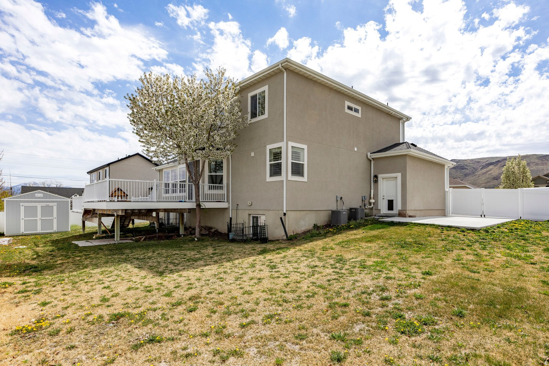 6432 W HOLLISTER WAY