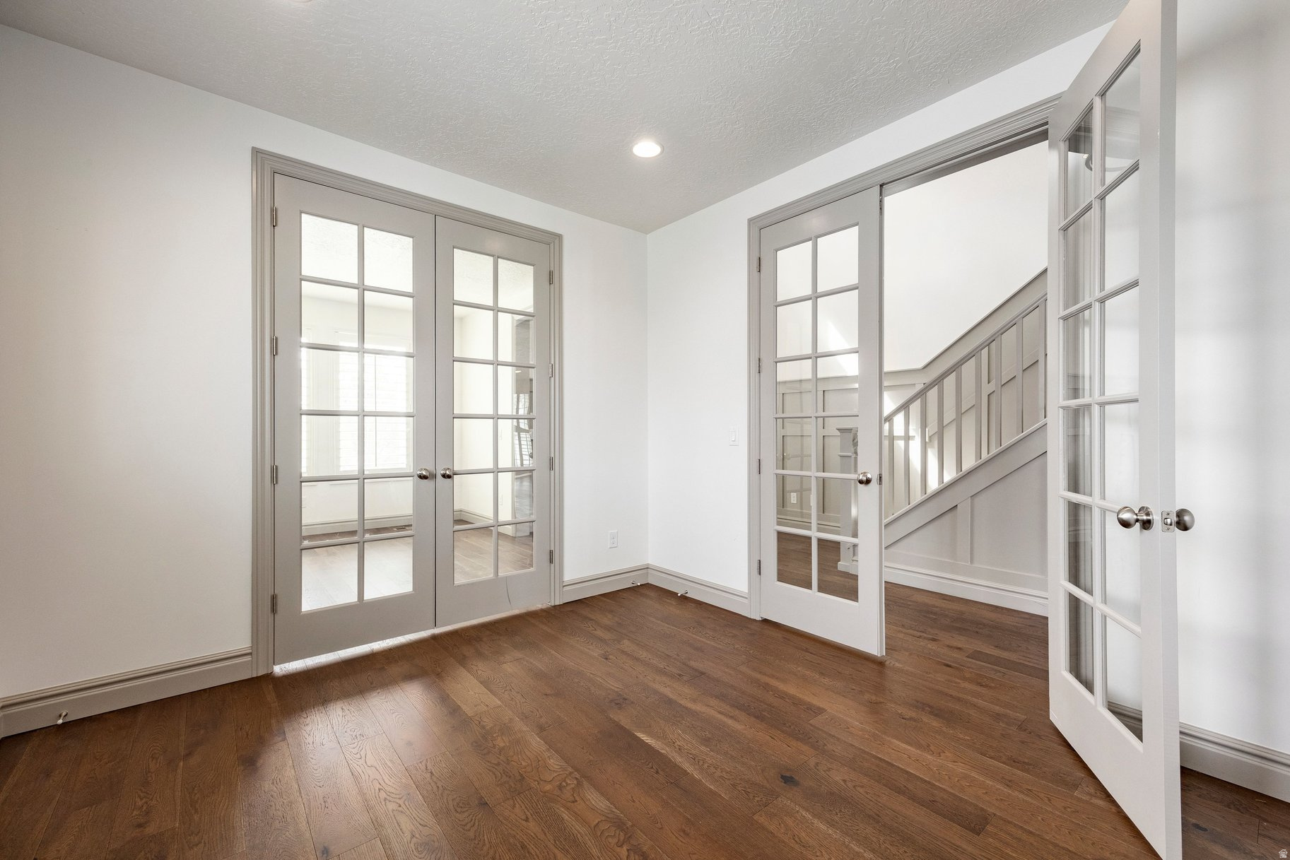 6432 W HOLLISTER WAY