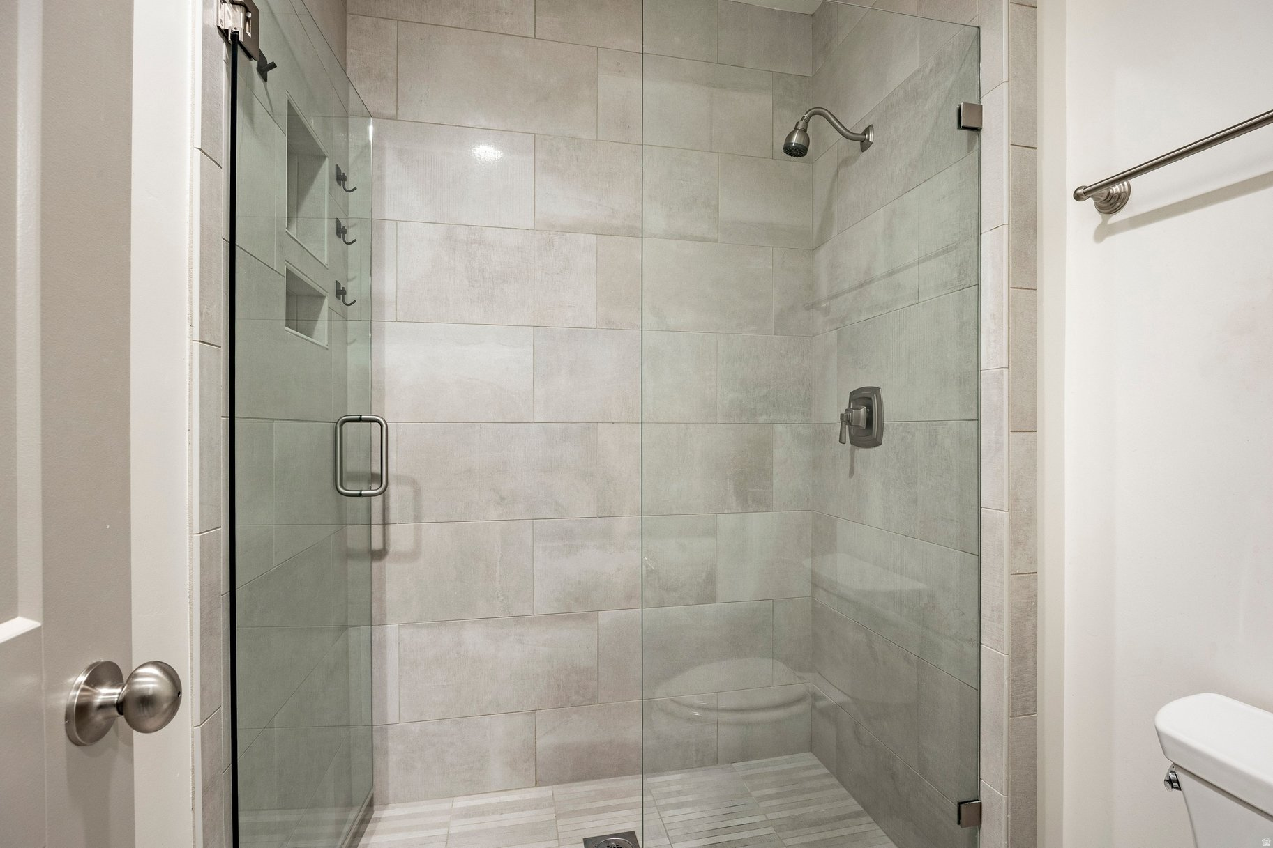 6432 W HOLLISTER WAY