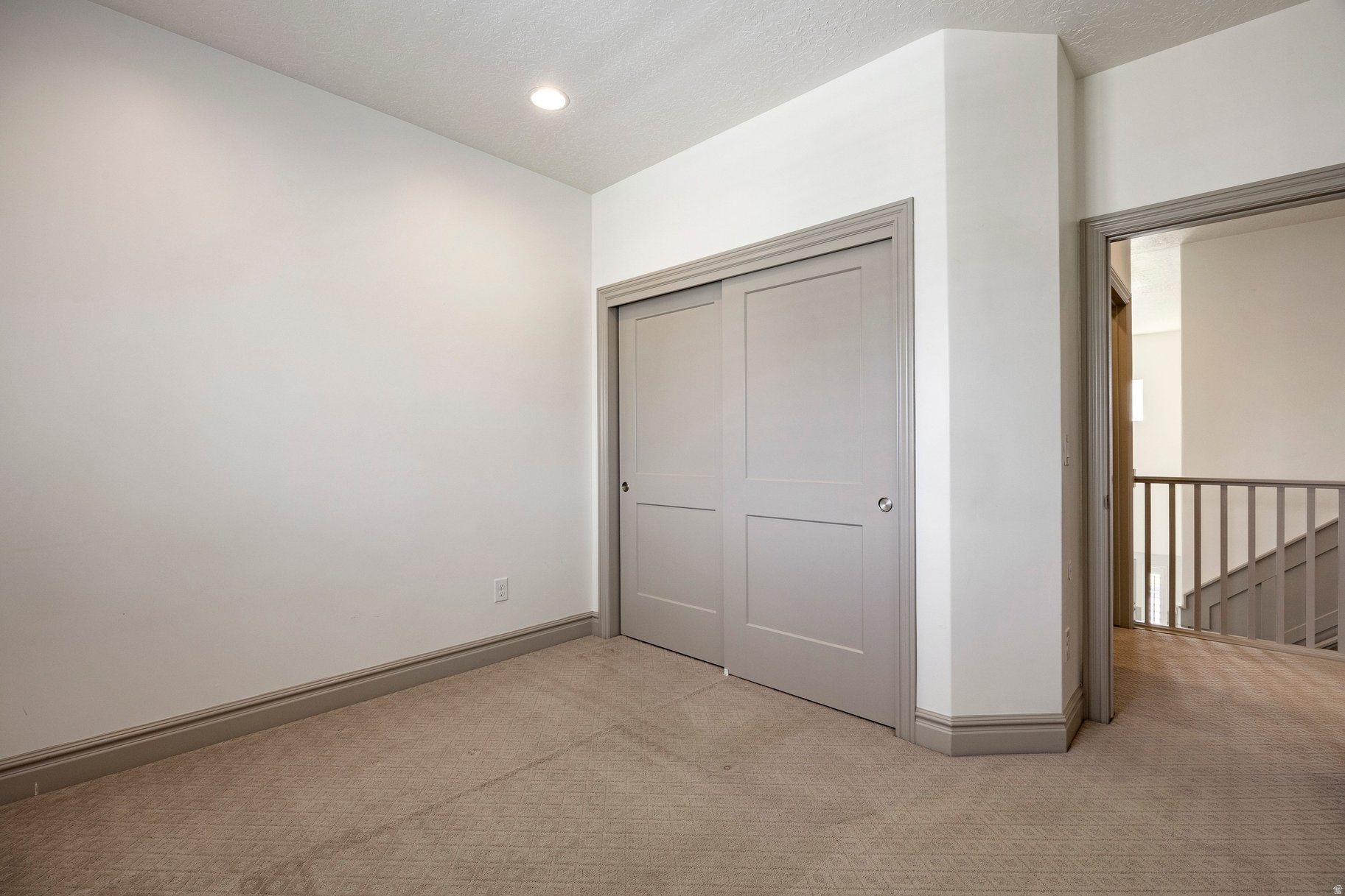 6432 W HOLLISTER WAY