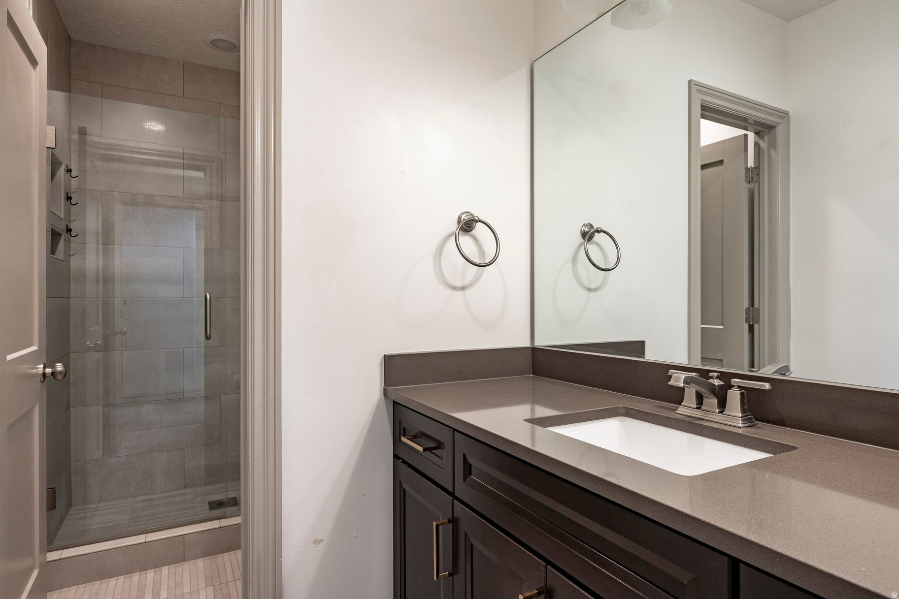 6432 W HOLLISTER WAY