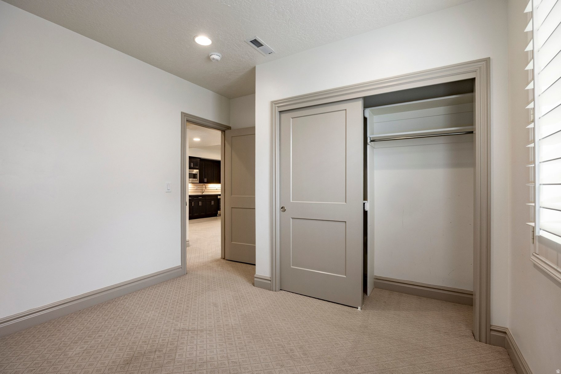 6432 W HOLLISTER WAY