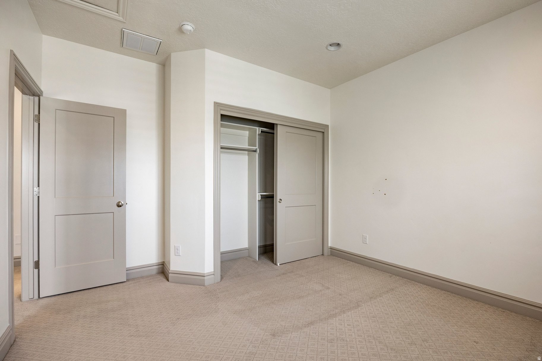 6432 W HOLLISTER WAY