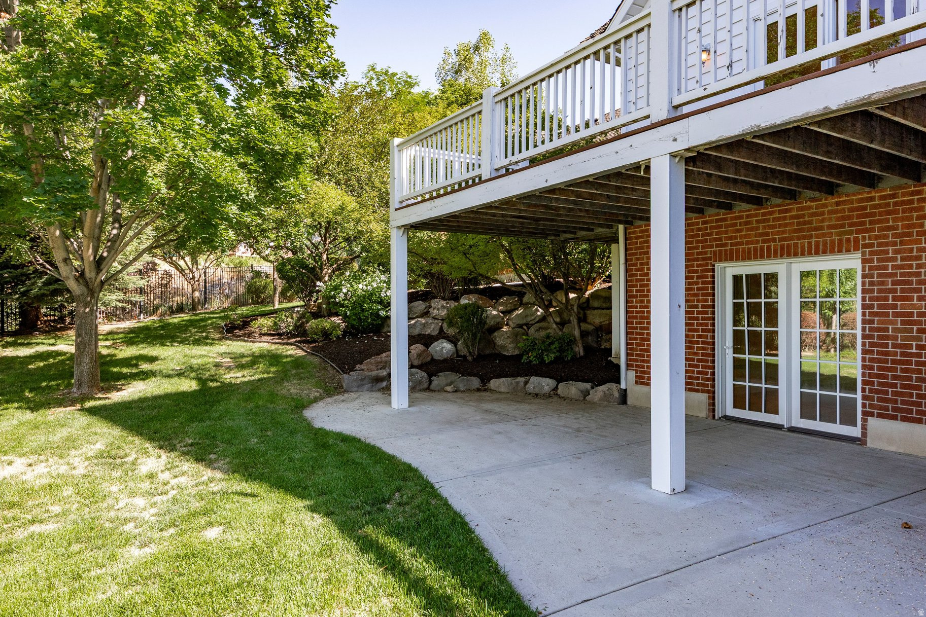 733 SUMMIT WAY