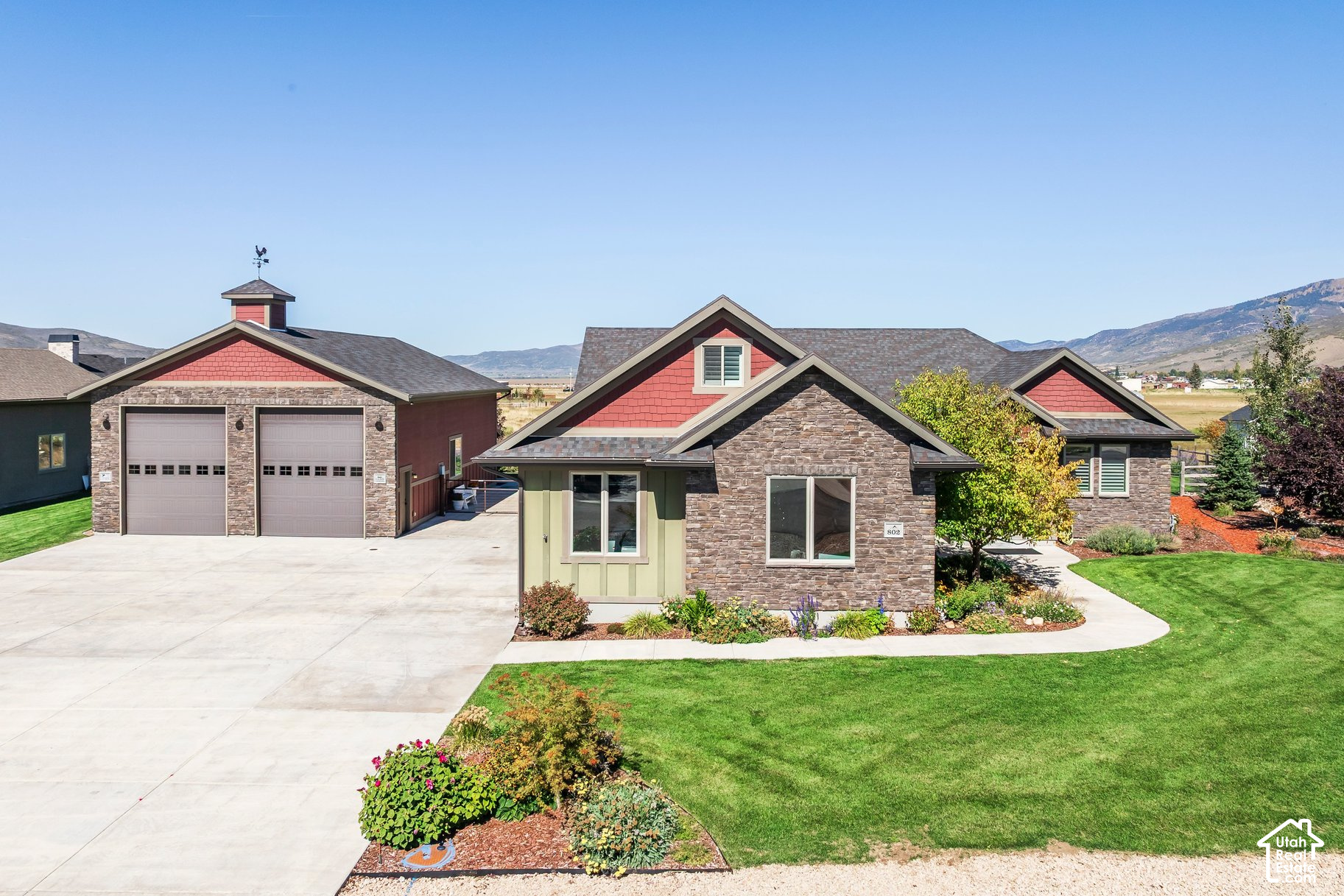 802 SPRUCE WAY