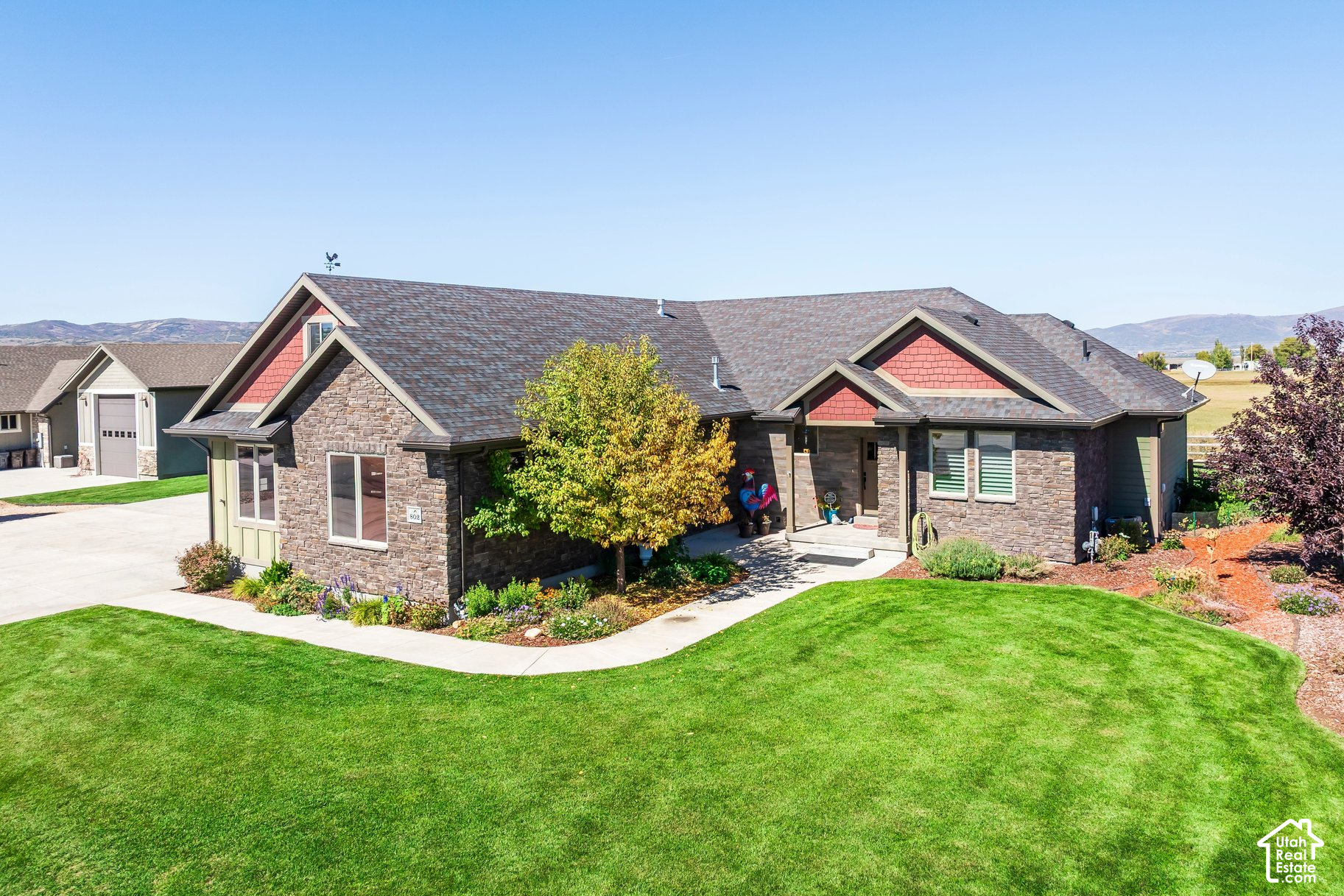802 SPRUCE WAY