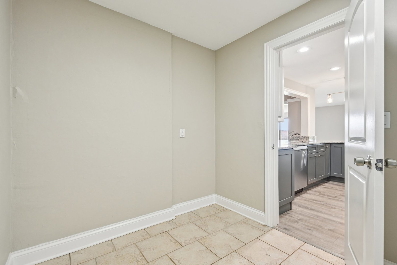 1406 Busse Road