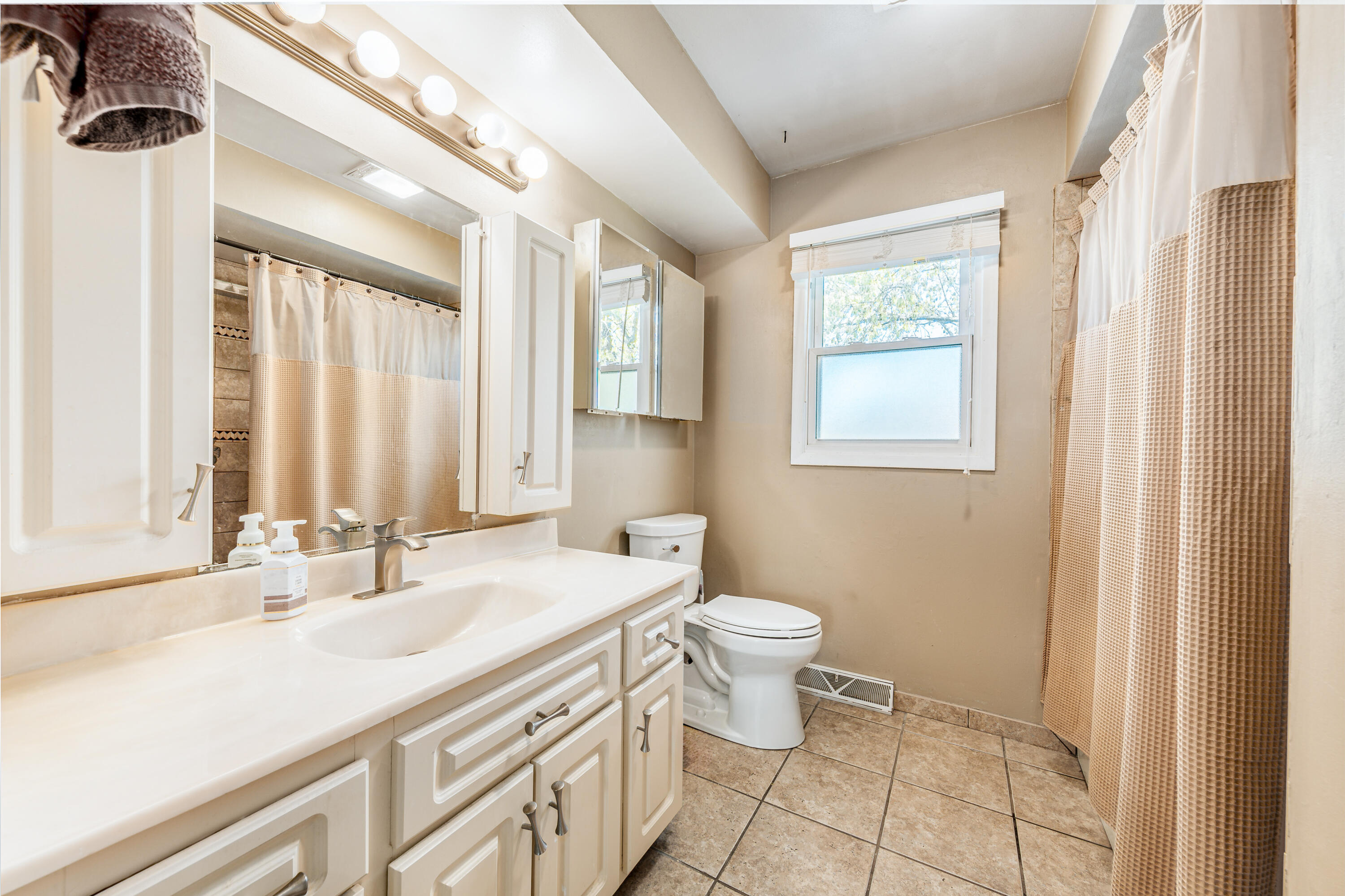 N89W15460 Cleveland Ave, Menomonee Falls