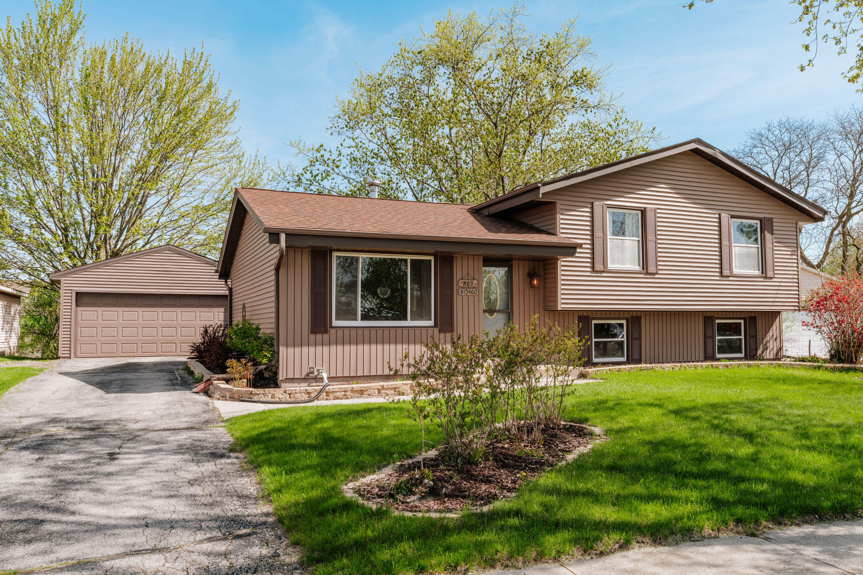 N89W15460 Cleveland Ave, Menomonee Falls