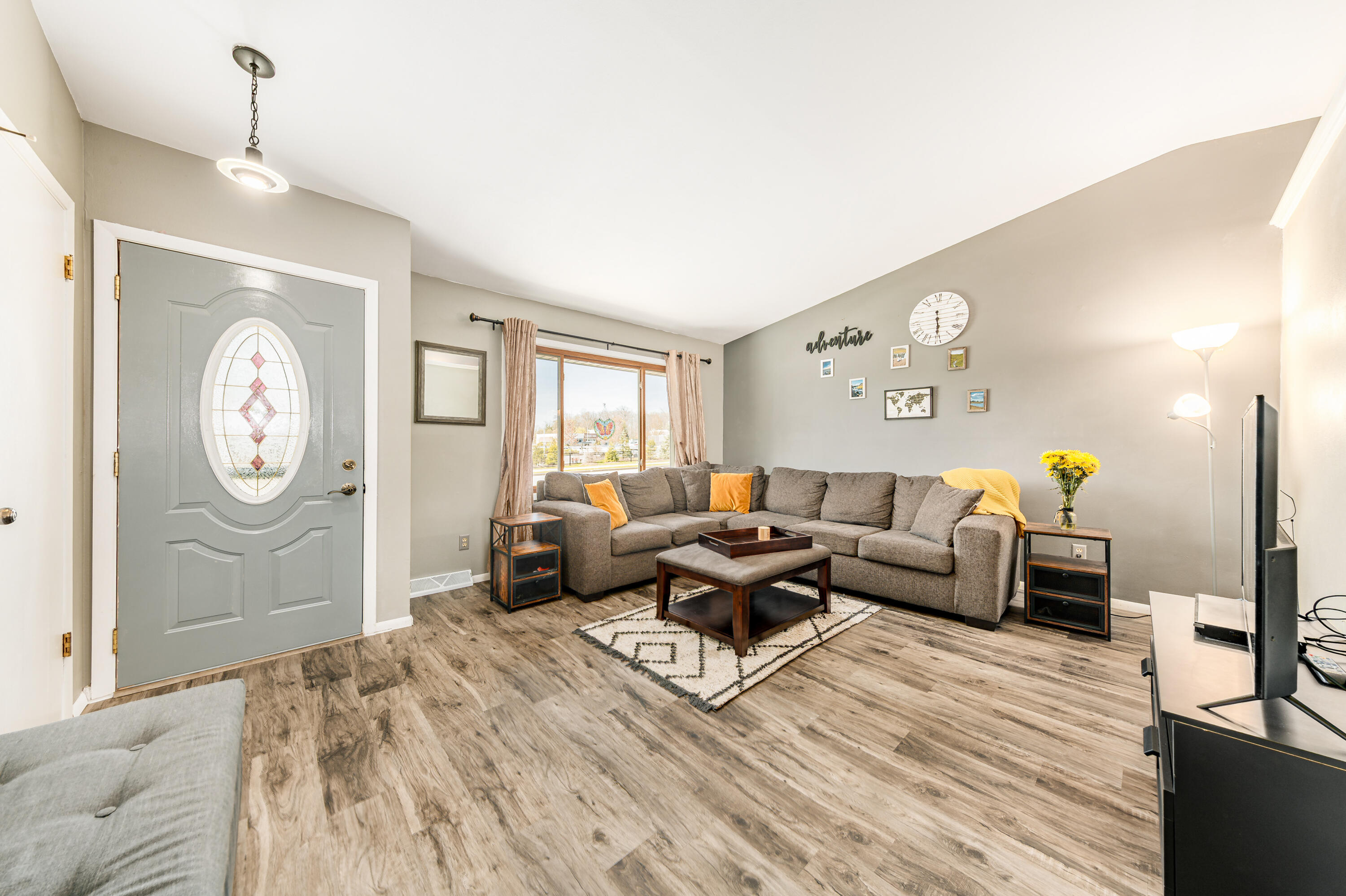 N89W15460 Cleveland Ave, Menomonee Falls