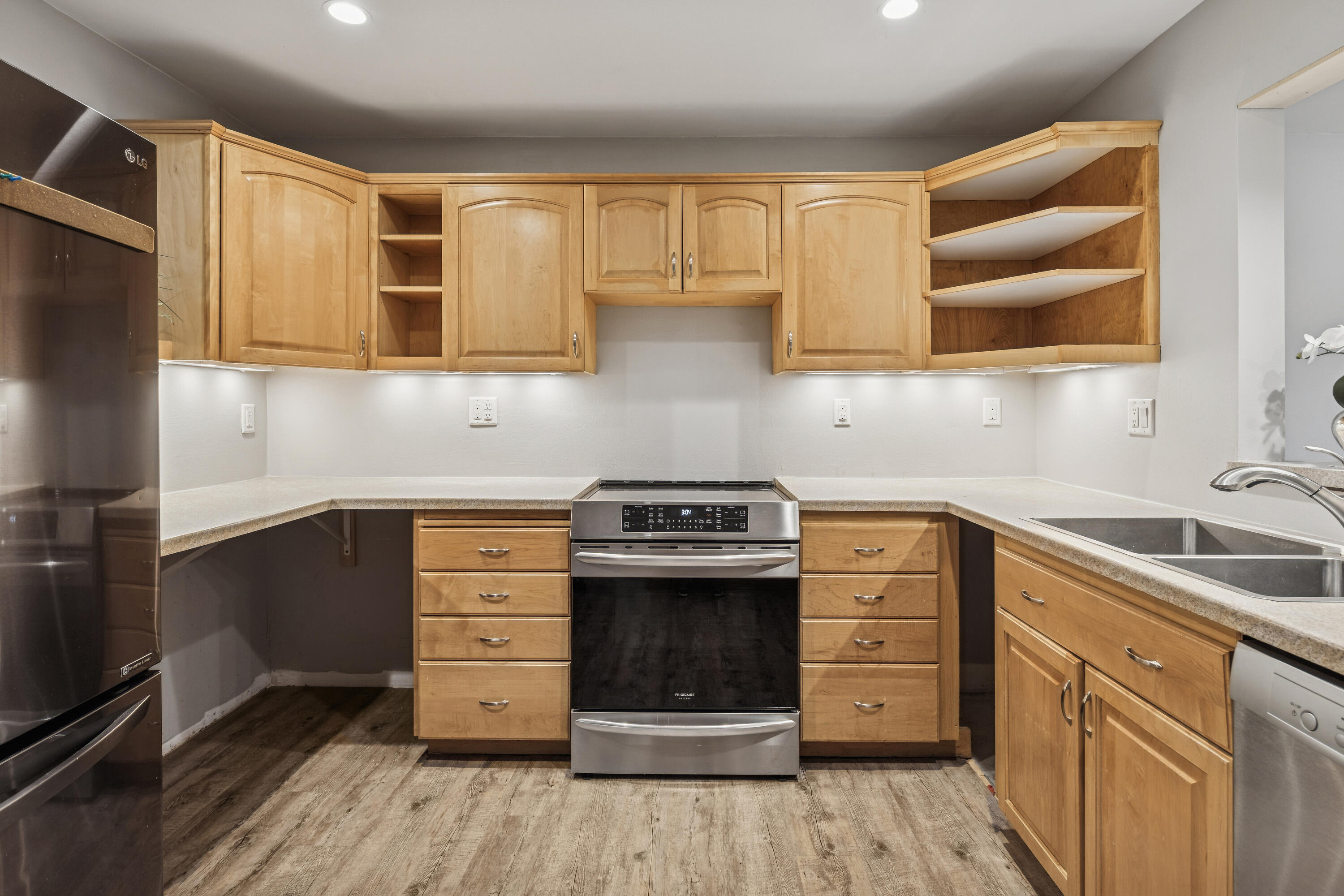 6100 W Stonehedge Dr, Unit 306, Greenfield