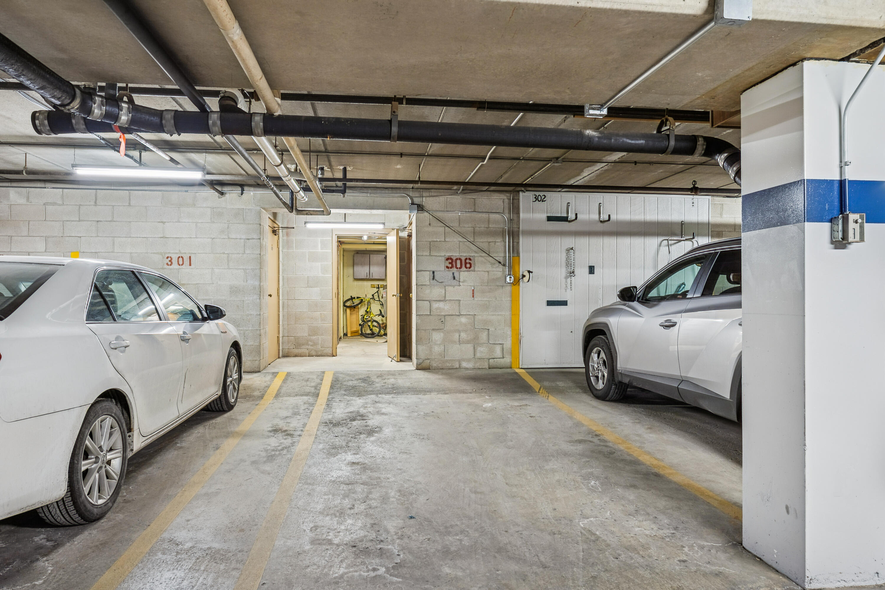 6100 W Stonehedge Dr, Unit 306, Greenfield