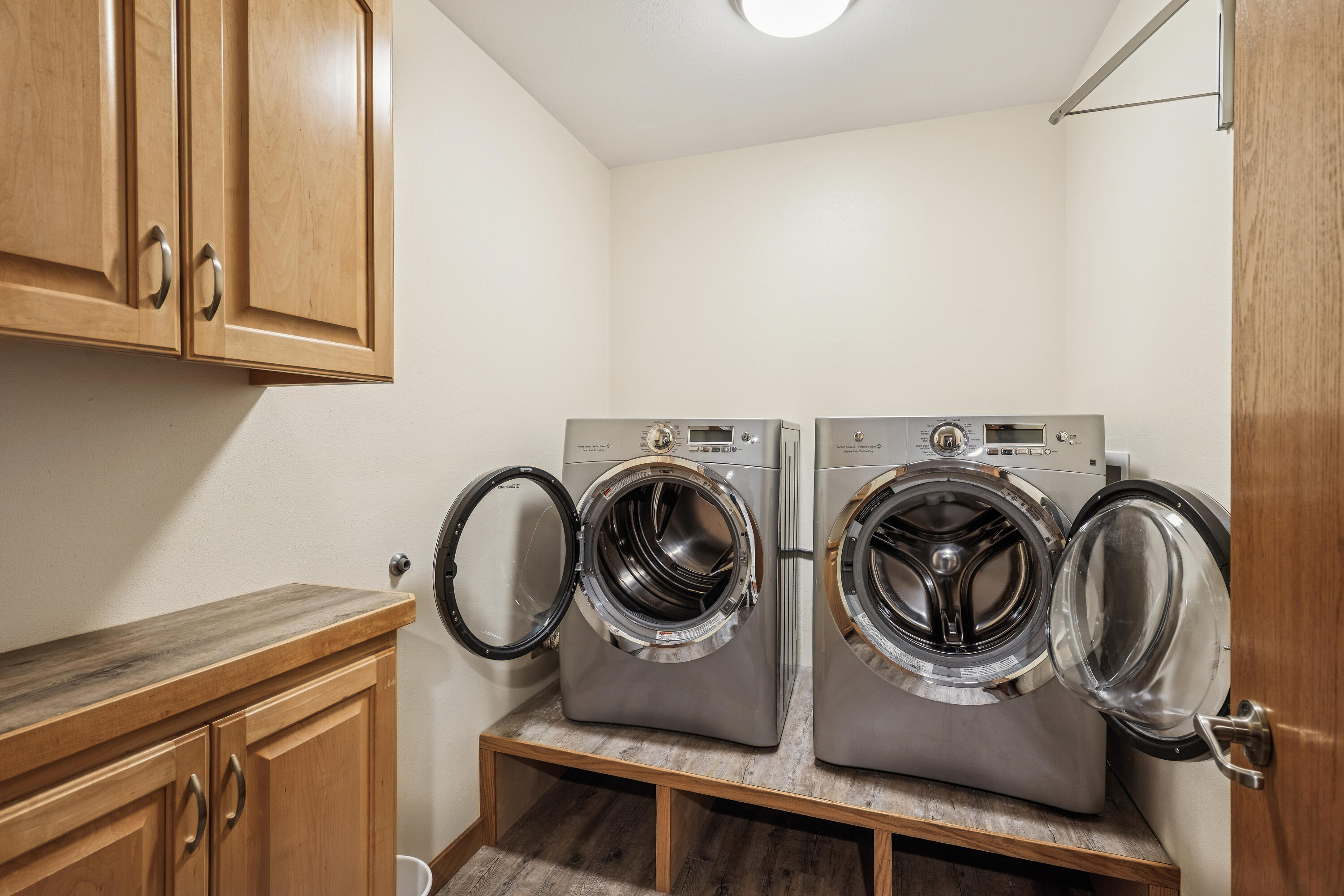 6100 W Stonehedge Dr, Unit 306, Greenfield