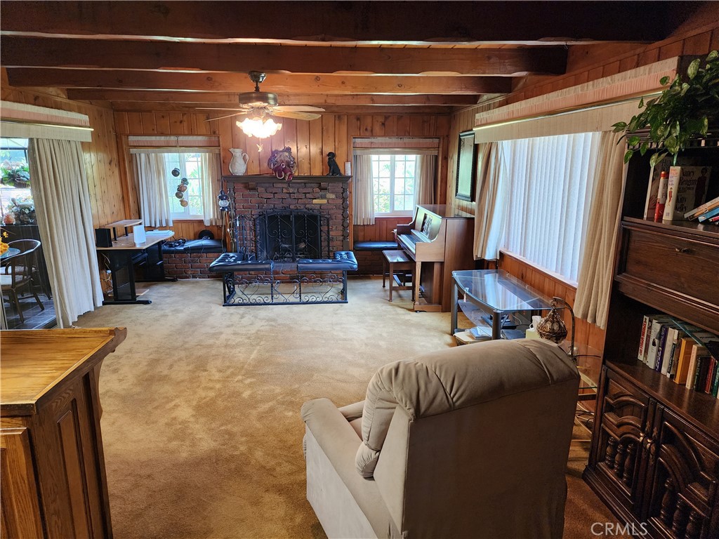 1123 W Sierra Madre Avenue