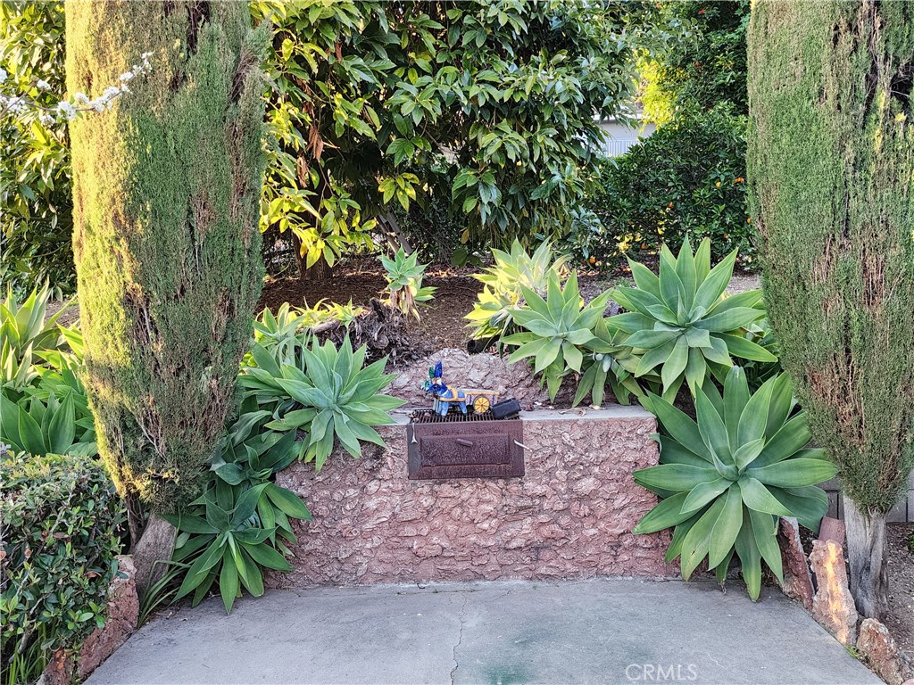 1123 W Sierra Madre Avenue