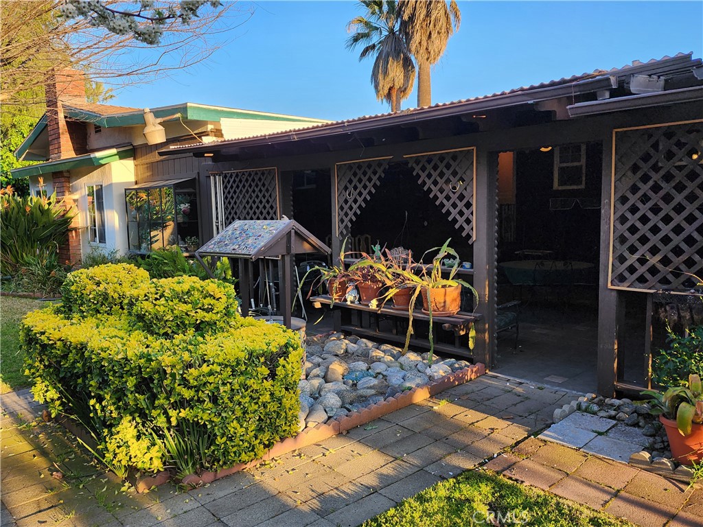 1123 W Sierra Madre Avenue