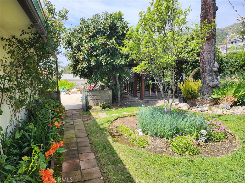 1123 W Sierra Madre Avenue