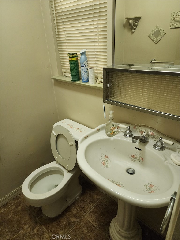 1123 W Sierra Madre Avenue