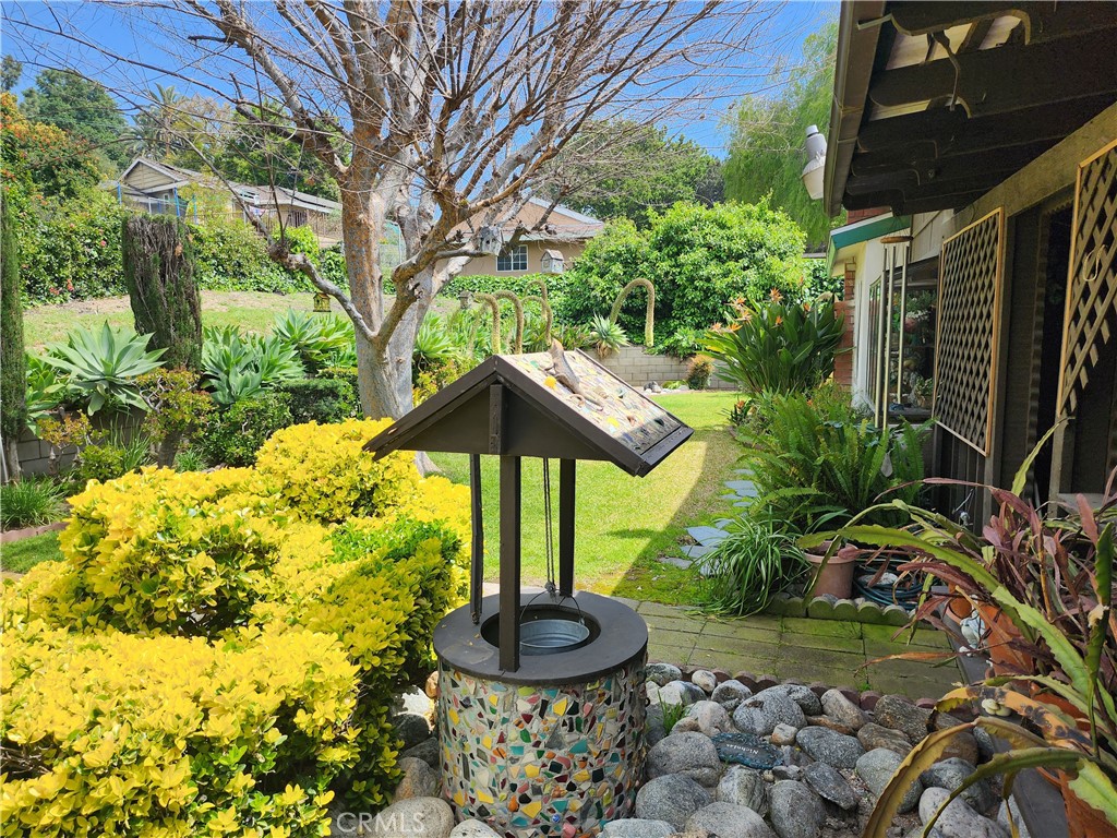 1123 W Sierra Madre Avenue