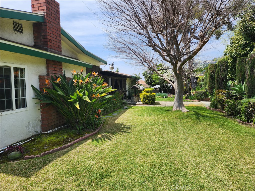 1123 W Sierra Madre Avenue