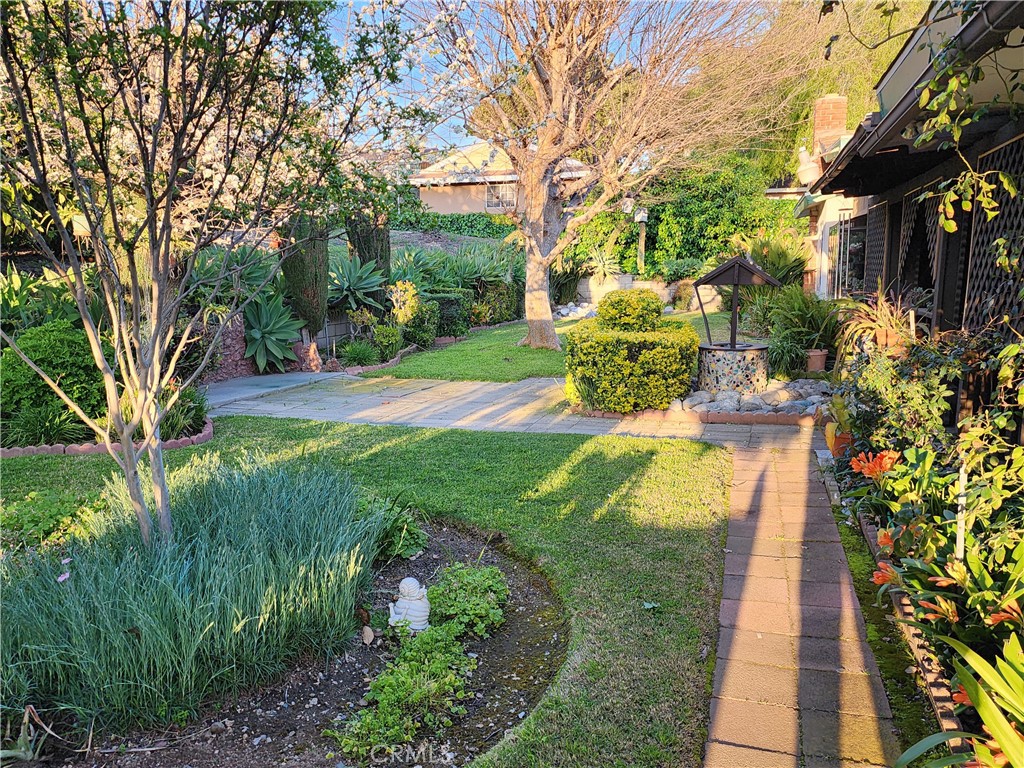 1123 W Sierra Madre Avenue