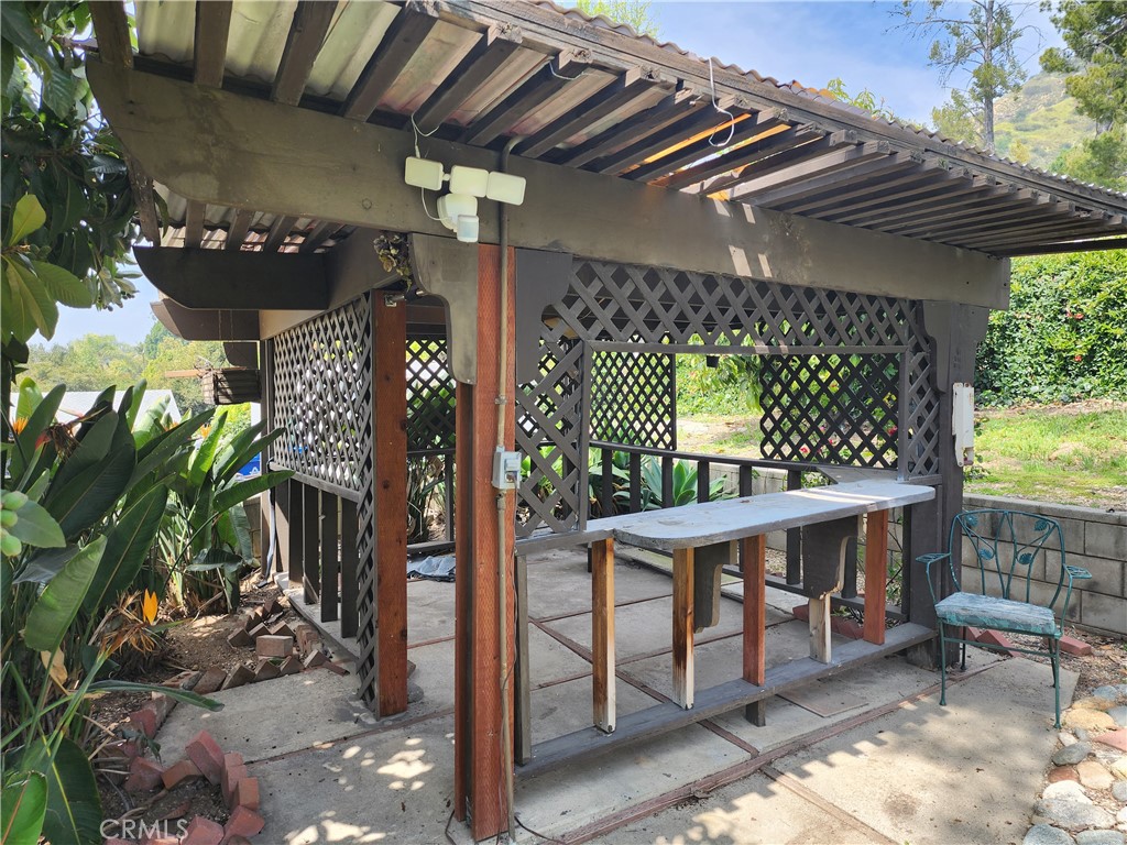 1123 W Sierra Madre Avenue