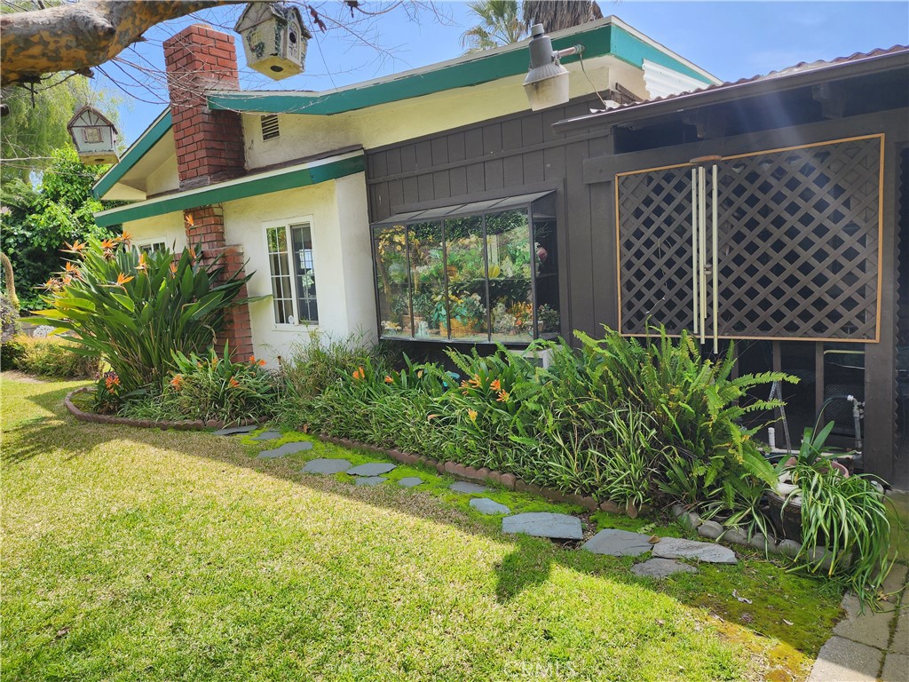 1123 W Sierra Madre Avenue