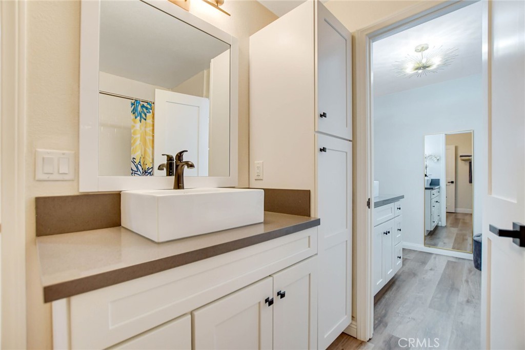 1370 W 8th Street