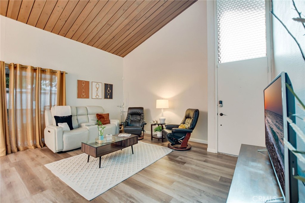 1370 W 8th Street