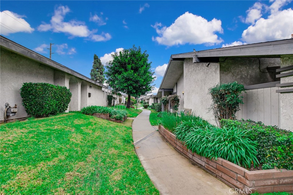 1370 W 8th Street