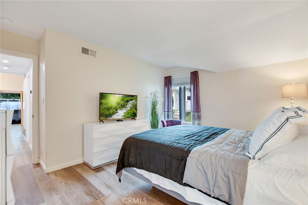 1370 W 8th Street