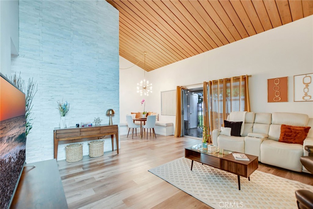 1370 W 8th Street