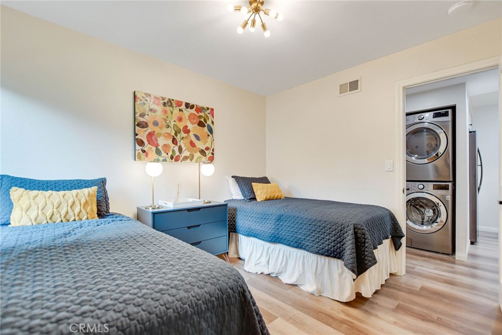 1370 W 8th Street