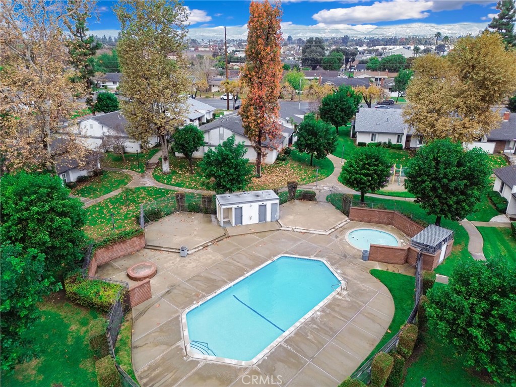 1370 W 8th Street