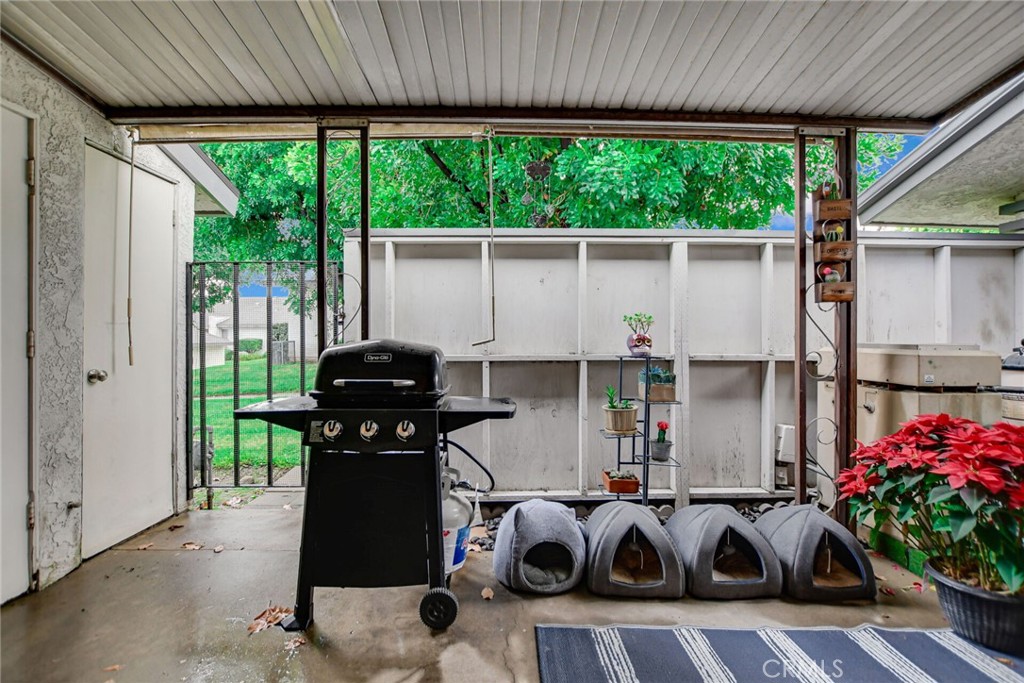 1370 W 8th Street
