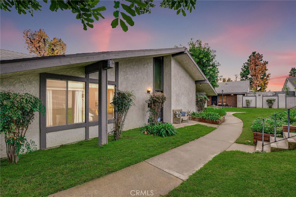 1370 W 8th Street