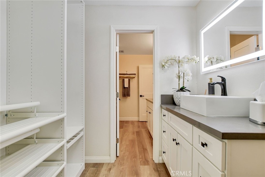 1370 W 8th Street