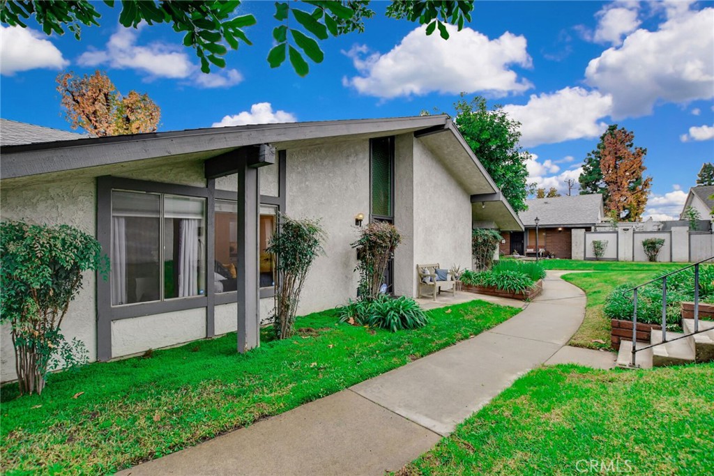 1370 W 8th Street