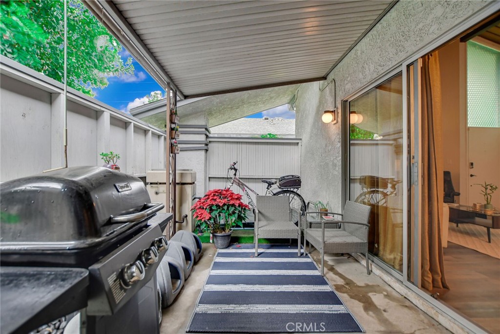 1370 W 8th Street