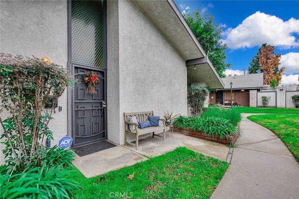 1370 W 8th Street