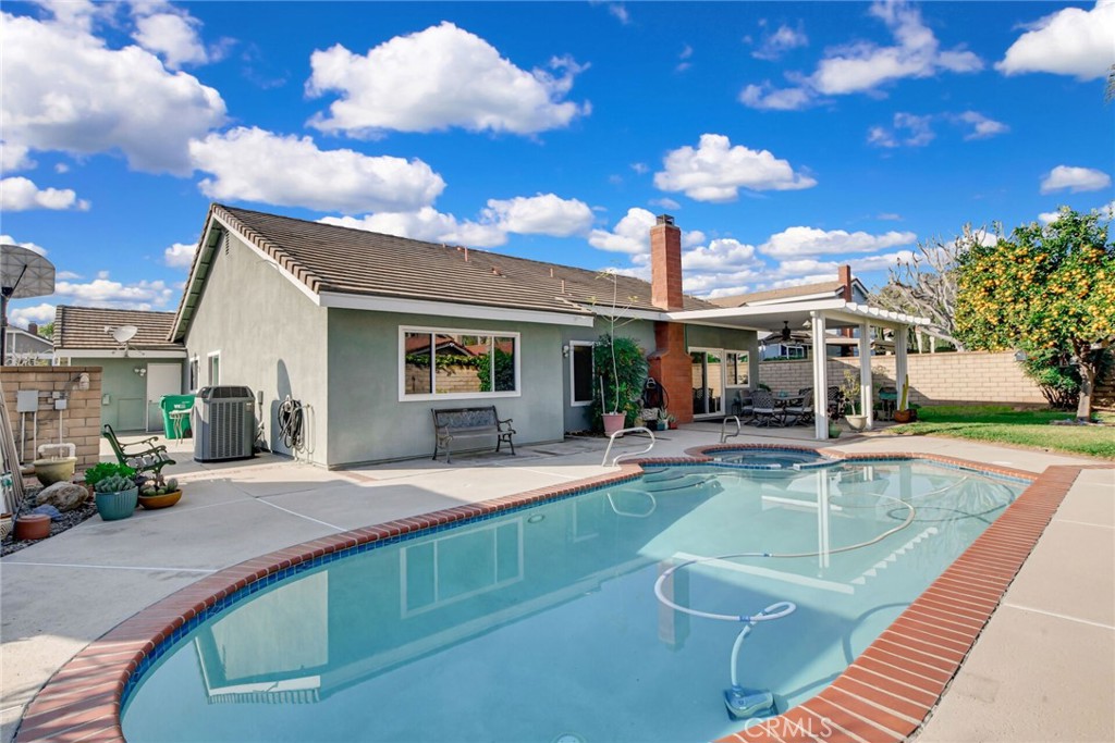 4744 Esperanza Drive