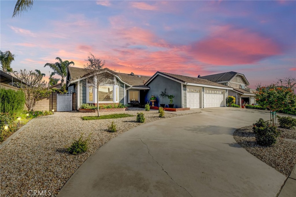 4744 Esperanza Drive