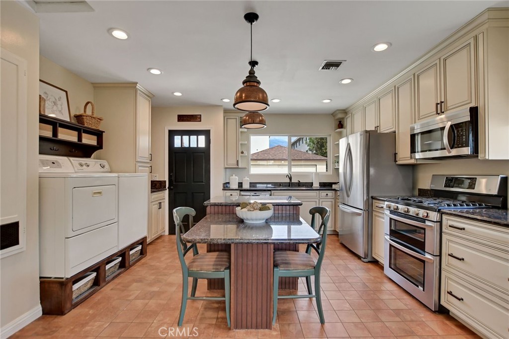 9163 Southview Road