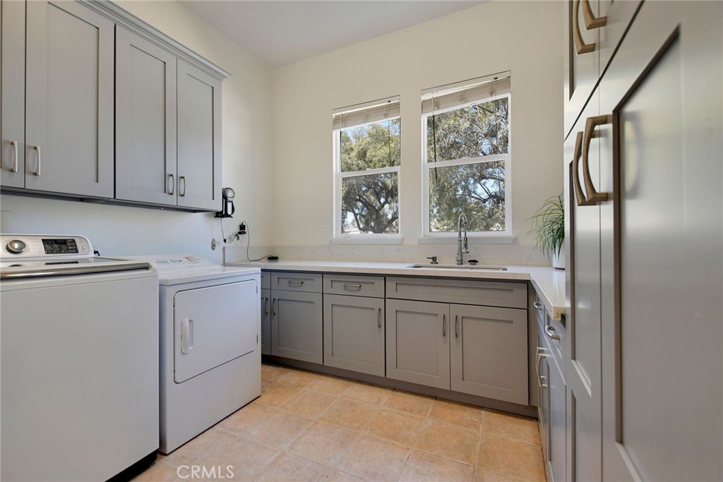 6179 Golden Trails Avenue