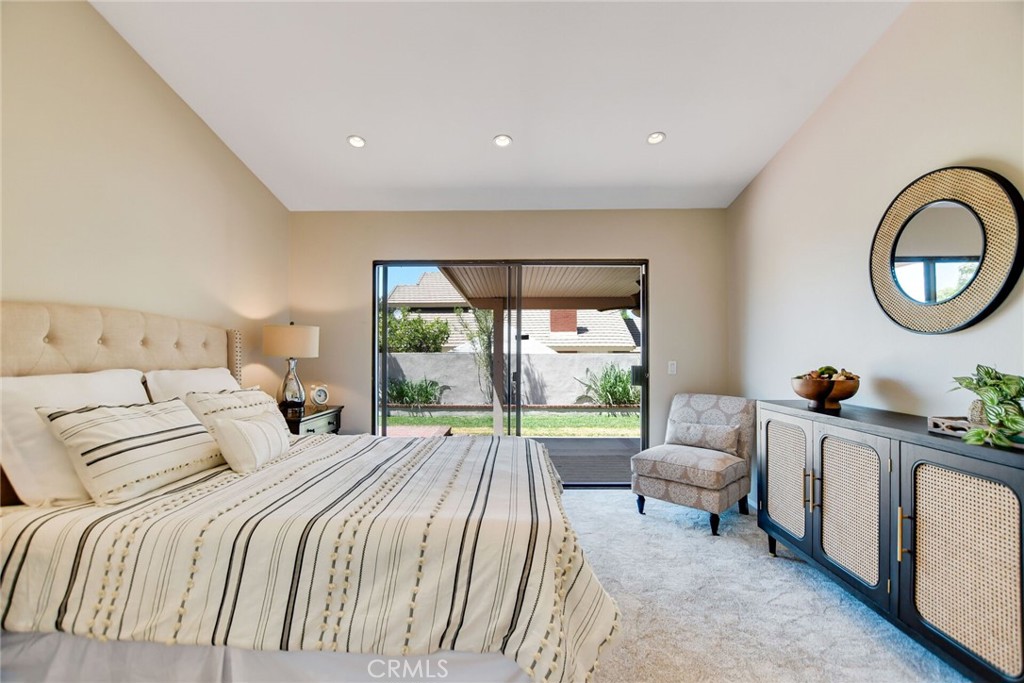 801 Avenida Loma