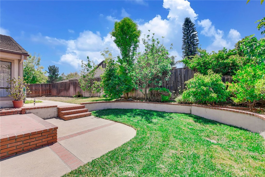 801 Avenida Loma